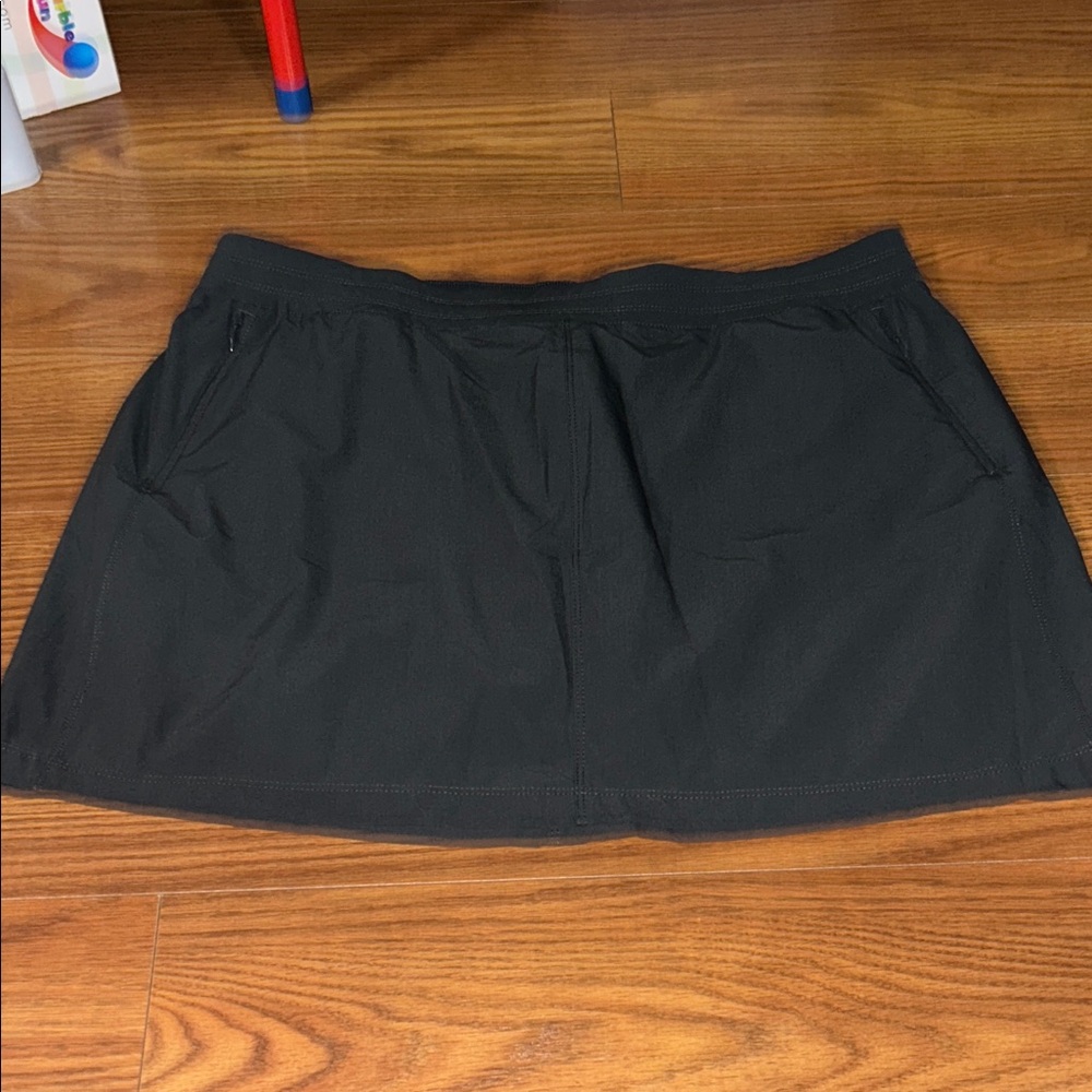 Kuhl FreeFlex Black Athletic Stretch Waisted Zip Pocket Mid Thigh Length SZ L